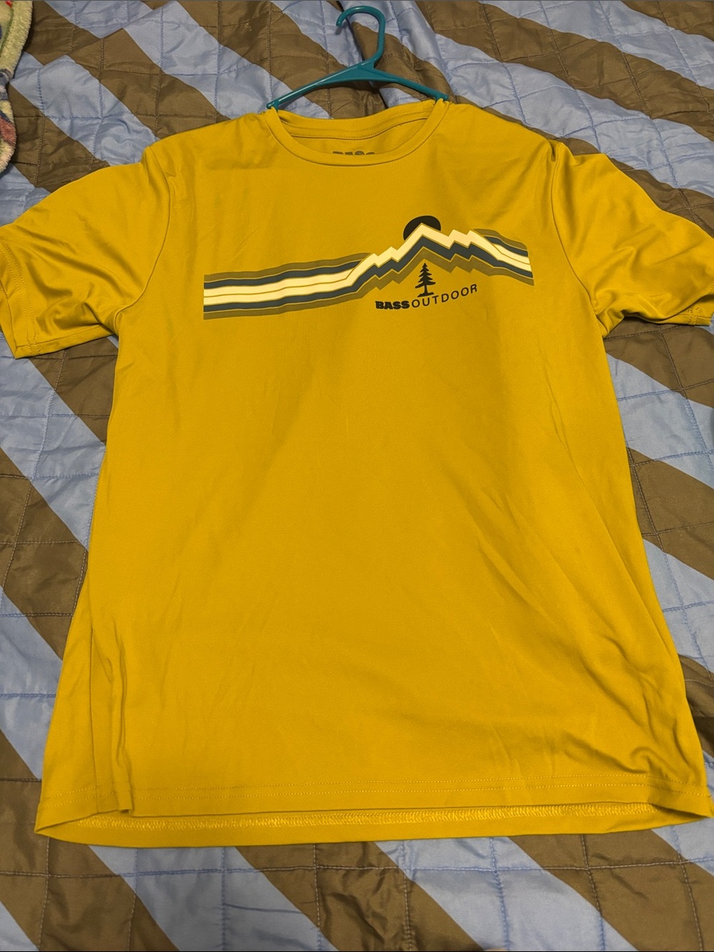 Bass Outdoor Men’s Short-Sleeve Tee in Mustard Yellow